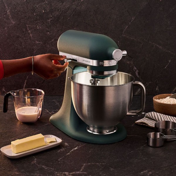 Фото - Планетарный миксер KitchenAid Artisan Plus 4.7 л (5KSM50PKVEPP)